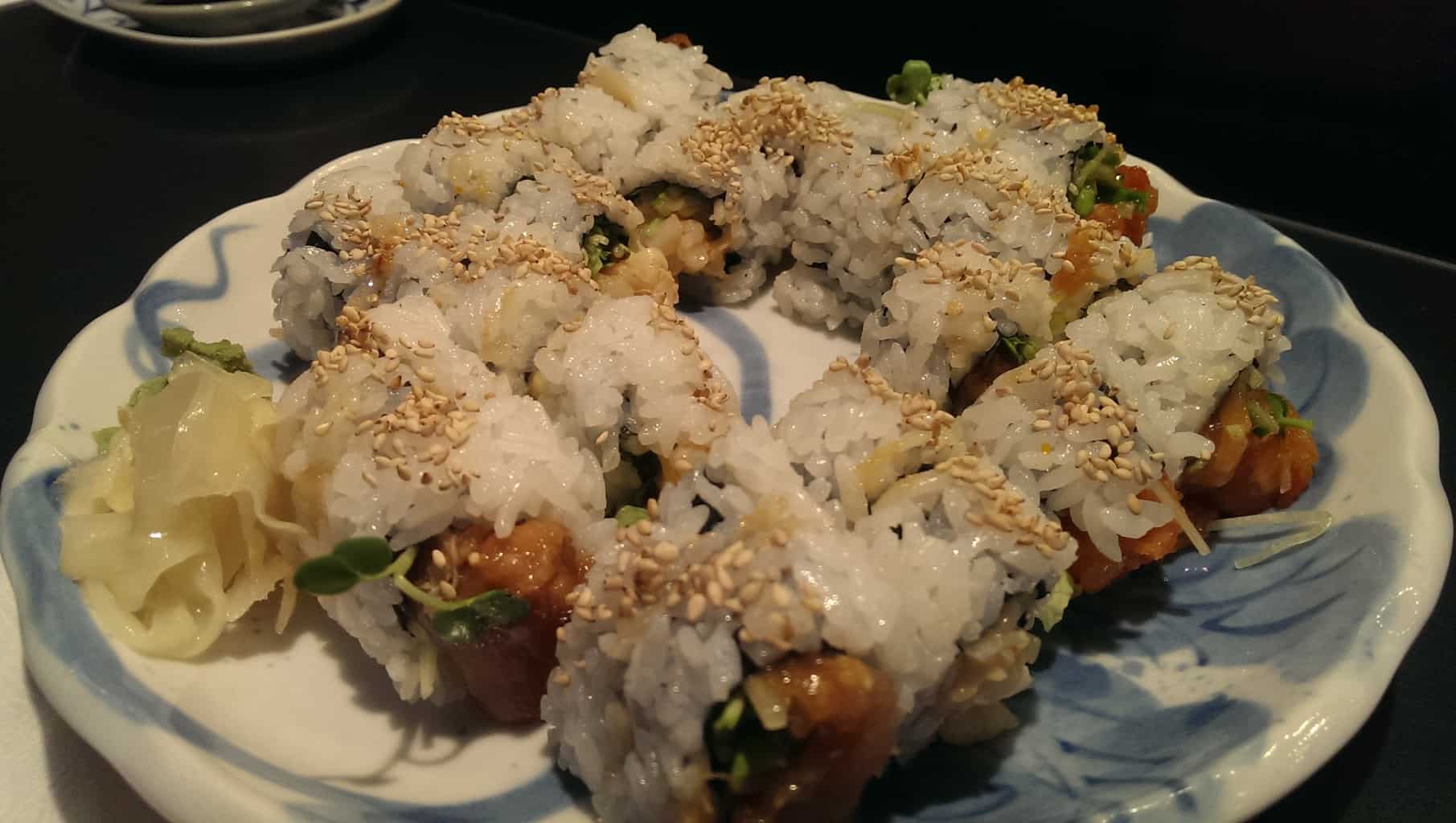 spicy combo (24 pieces: spicy tuna, salmon and chopped scallop rolls)