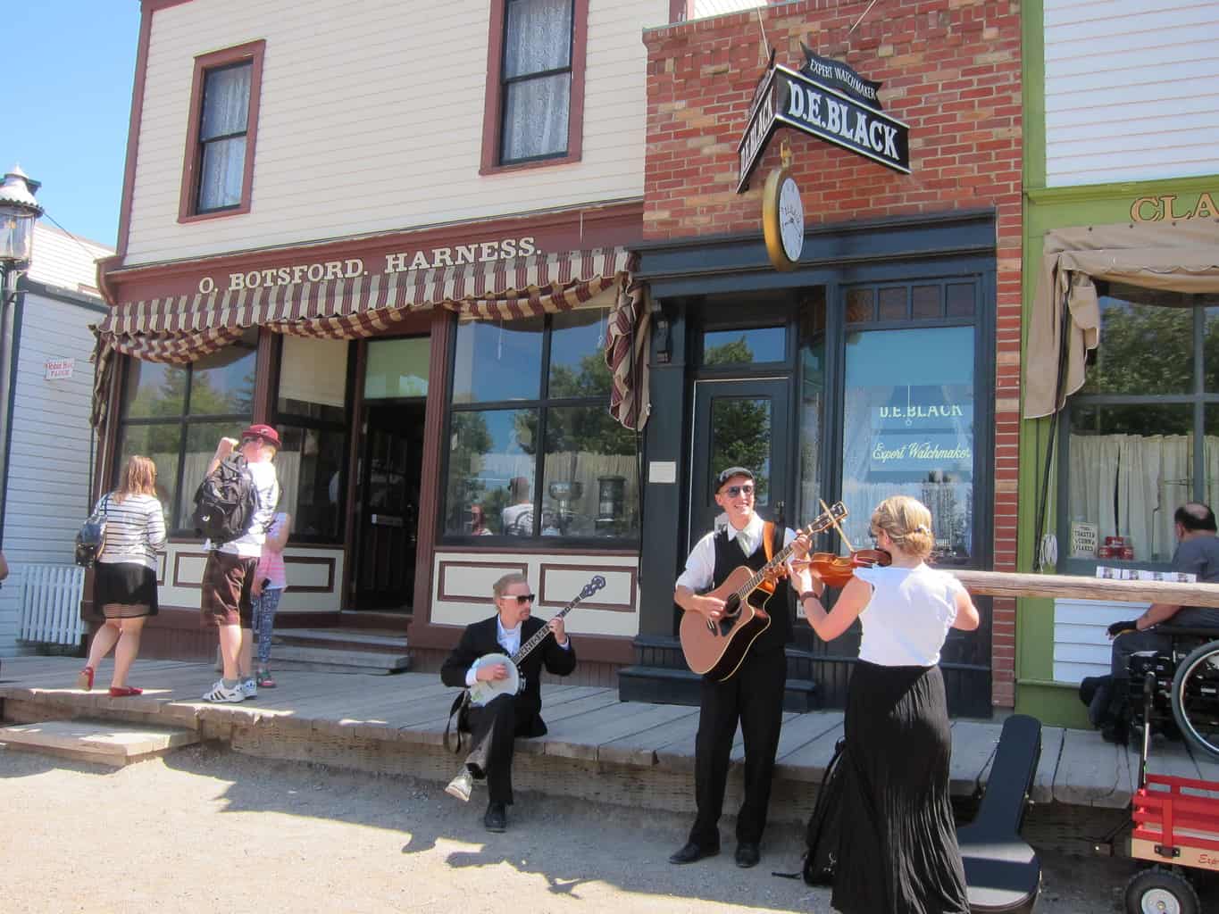street performers at prairie town