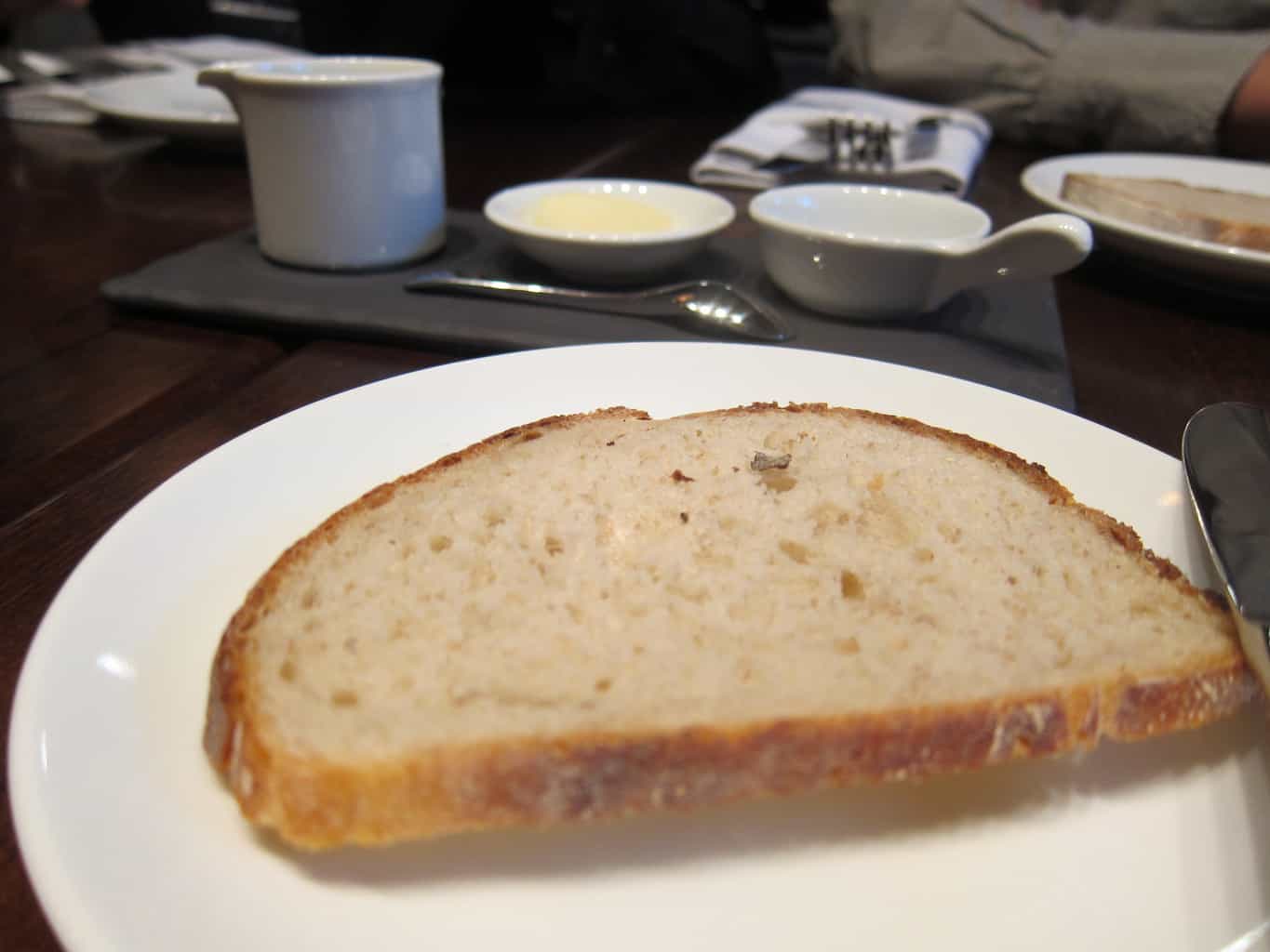bread served before meal
